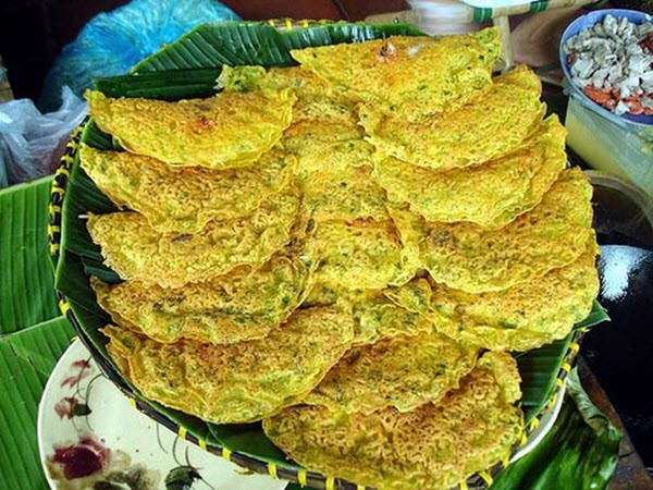 Bánh xèo bên bát nước chấm chua cay thật hấp dẫn