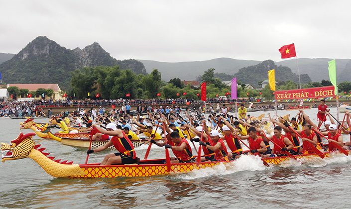 dua thuyen tuyen hoa