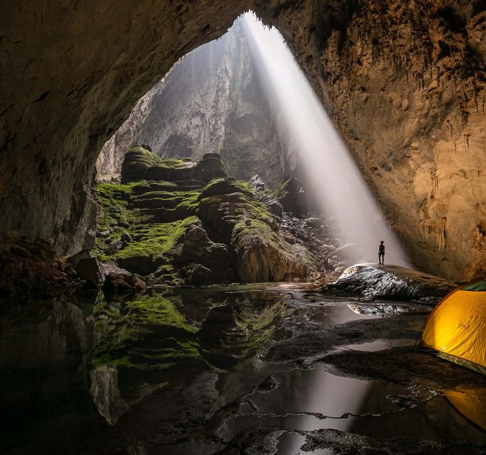 Tia nang xuyen qua Ho sut hang Son Doong Ryan Deboodt