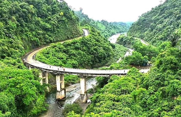 Khám phá cung đường đẹp như tranh giữa đại ngàn Trường Sơn