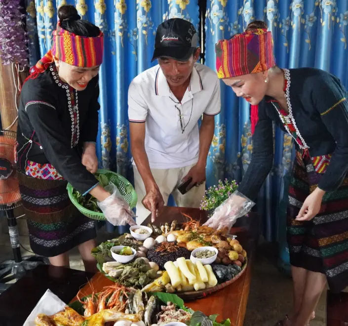 GGắn kết cộng đồng: Hướng đi du lịch bền vững