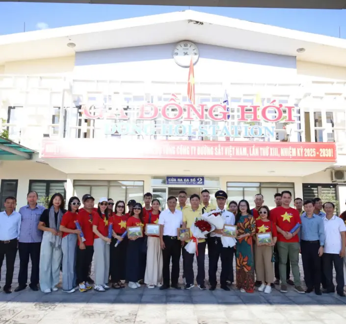 Đón đoàn tàu chất lượng cao JQB1 tuyến Hà Nội – Đồng Hới