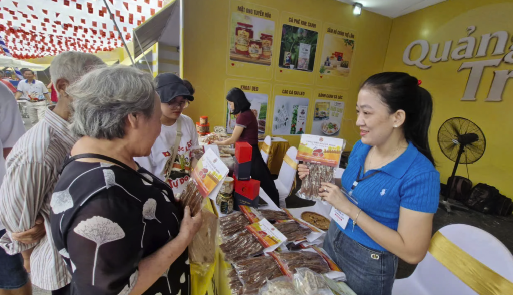 Sức hấp dẫn của văn hóa ẩm thực Quảng Trị tại Triển lãm thành tựu đất nước “80 năm hành trình Độc lập-Tự do-Hạnh phúc” 57 Sức hấp dẫn của văn hóa ẩm thực Quảng Trị tại Triển lãm thành tựu đất nước “80 năm hành trình Độc lập-Tự do-Hạnh phúc”