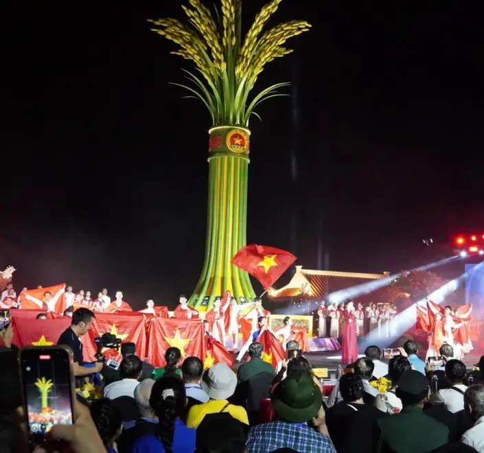 Lời tri ân ‘Dòng sông hoa lửa’