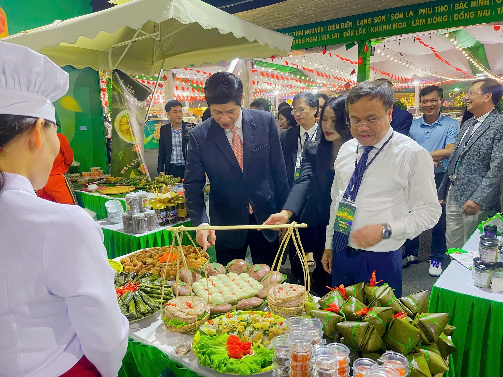 QUẢNG TRỊ GHI DẤU ẤN TẠI HỘI CHỢ MÙA THU 2025: GIAN HÀNG DU LỊCH – ẨM THỰC HẤP DẪN, TRẢI NGHIỆM ĐẬM BẢN SẮC 65 QUẢNG TRỊ GHI DẤU ẤN TẠI HỘI CHỢ MÙA THU 2025: GIAN HÀNG DU LỊCH – ẨM THỰC HẤP DẪN, TRẢI NGHIỆM ĐẬM BẢN SẮC