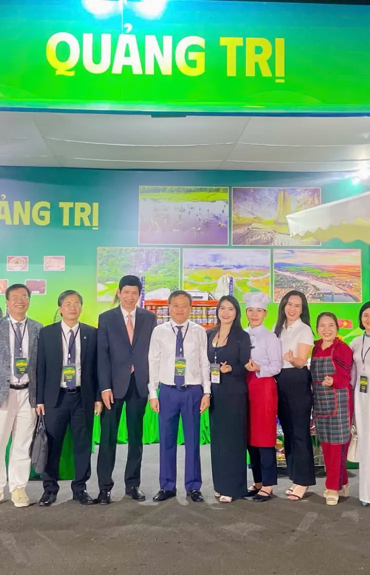 QUẢNG TRỊ GHI DẤU ẤN TẠI HỘI CHỢ MÙA THU 2025:  GIAN HÀNG DU LỊCH – ẨM THỰC HẤP DẪN, TRẢI NGHIỆM ĐẬM BẢN SẮC