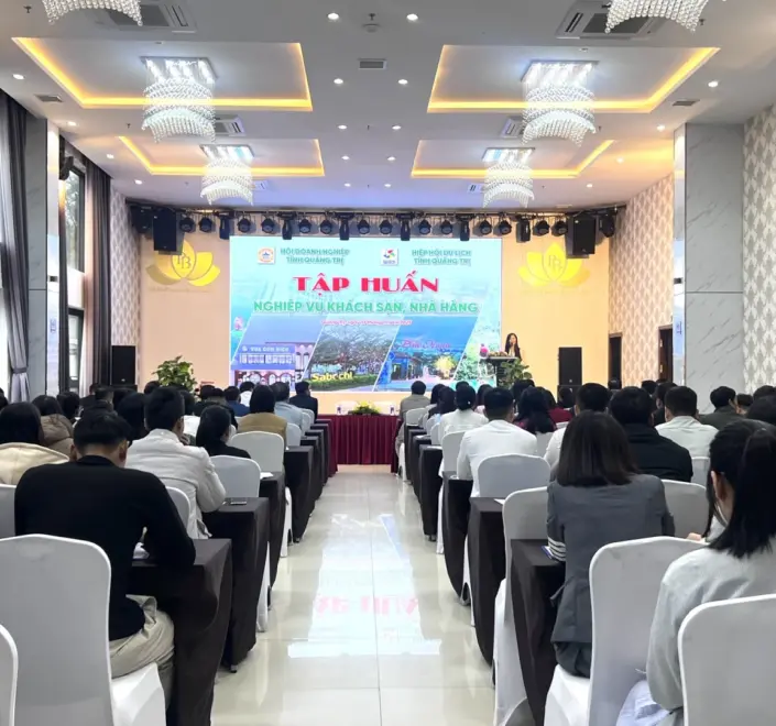 Hơn 100 học viên tham gia tập huấn nghiệp vụ khách sạn, nhà hàng