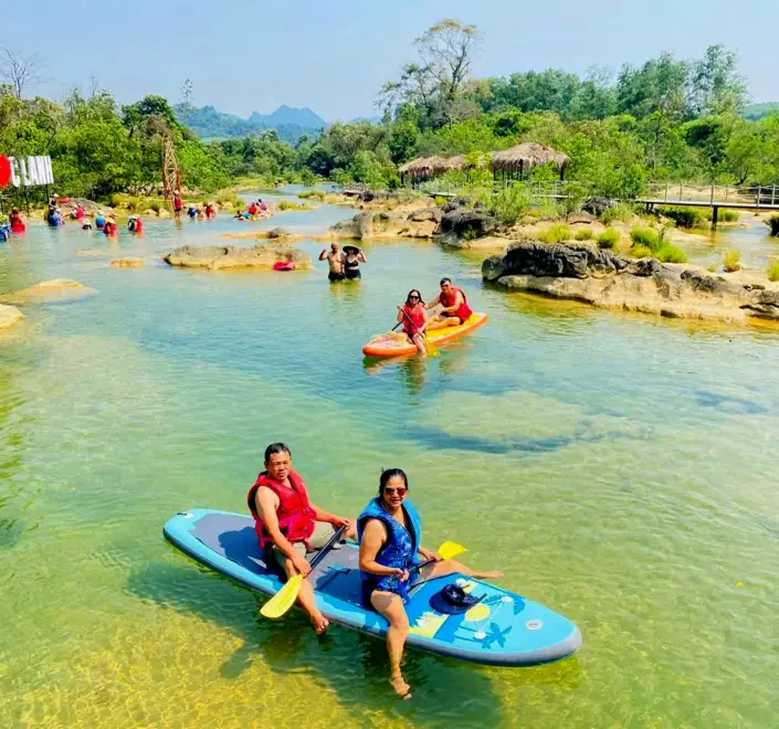 Còi Đá khởi sắc nhờ ‘công nghiệp không khói’