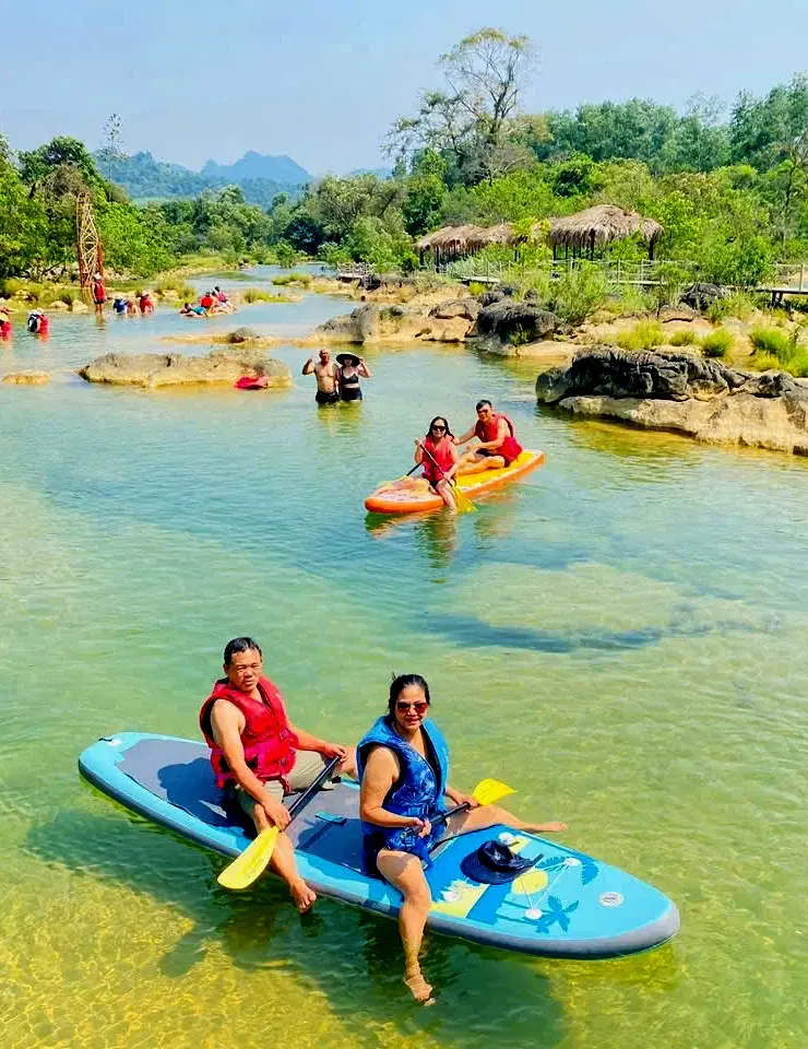 Còi Đá khởi sắc nhờ ‘công nghiệp không khói’