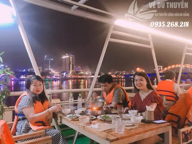 Trải Nghiệm Ăn Tối Trên Du Thuyền Sông Hàn Đà Nẵng 2026: Hướng Dẫn Chi Tiết Giá Vé, Thực Đơn, Lịch Chạy Và Mẹo "săn" Deal Tốt Nhất
