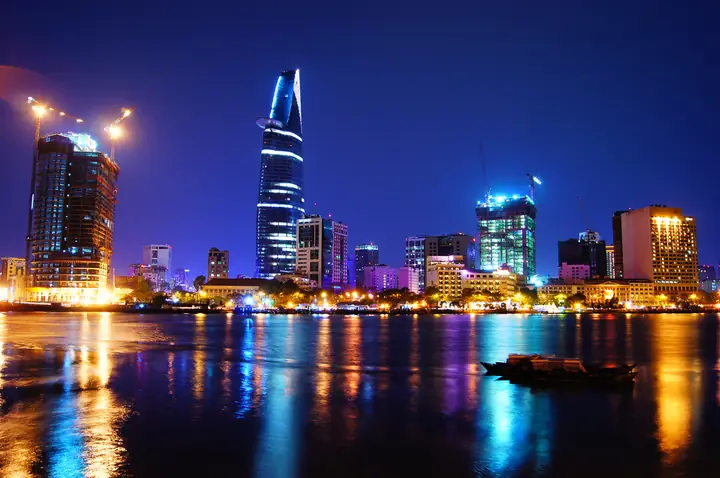 Top 10+ Ý Tưởng Chụp Ảnh Thành Phố Về Đêm Đẹp Nhất 2026: Kỹ Thuật, Góc Chụp & Xu Hướng Mới