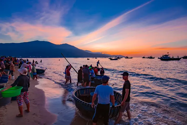 Bãi Biển Mân Thái Đà Nẵng: Hướng Dẫn Du Lịch Toàn Diện Nhất Năm 2026 – Thiên Đường Hoang Sơ Giữa Tim Thành Phố
