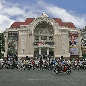 Bãi Giữ Xe Nhà Hát Thành Phố: Hướng Dẫn Chi Tiết Vị Trí, Giá Cước, Tiện Ích Mới Nhất Năm 2026