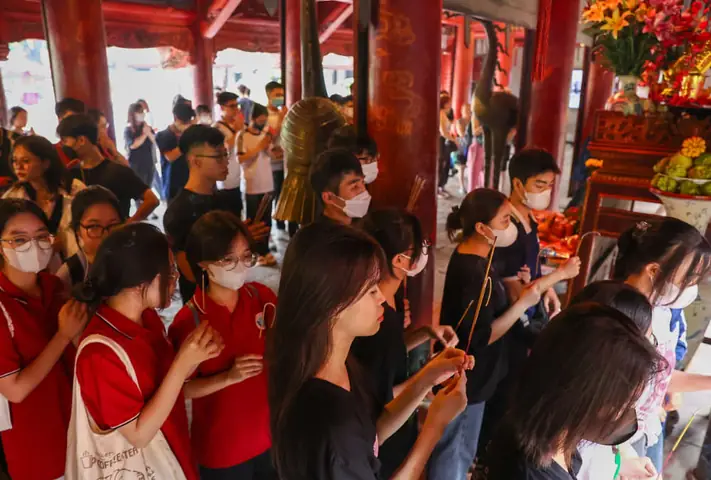 Bài Khấn Văn Miếu Quốc Tử Giám 2026: Toàn Bộ Nội Dung Chi Tiết, Ý Nghĩa Và Hướng Dẫn Lễ Phụng Súc Tín
