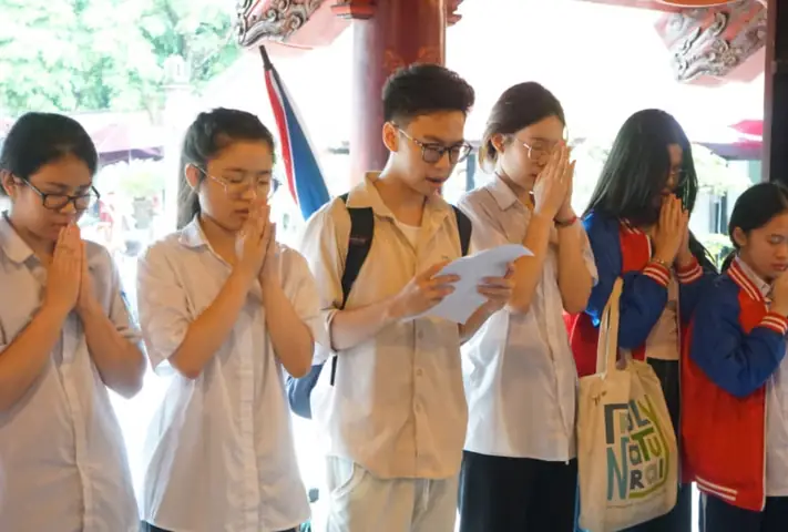 Bài Khấn Văn Miếu Quốc Tử Giám 2026: Toàn Bộ Nội Dung Chi Tiết, Ý Nghĩa Và Hướng Dẫn Lễ Phụng Súc Tín