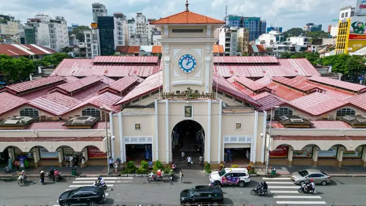 Chợ Bến Thành 2026: Trái Tim Đập Của Sài Gòn Giữa Luồng Thời Gian Chảy