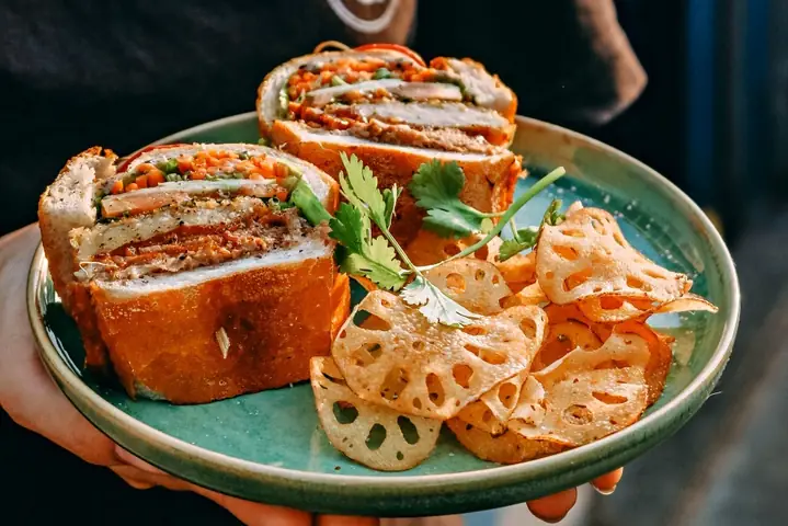 Top Bánh Mì Đắt Nhất Sài Gòn 2026: Trải Nghiệm Đỉnh Cao Ẩm Thực Đường Phố Với Mức Giá "trên Trời"