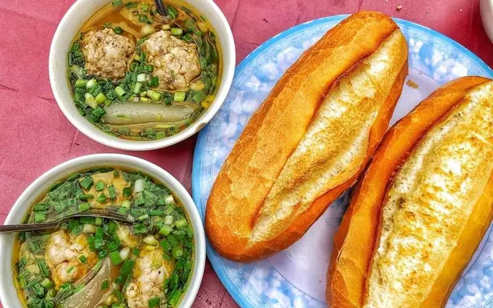 Bánh Mì Xá Xíu Đà Lạt 2026: Hành Trình Tìm Kiếm Vị Ngon "thần Thánh" Giữa Sương Mù - Review Chi Tiết Top Quán Nên Mua, Giá Cả & Bí Quyết Chọn Đúng Chất
