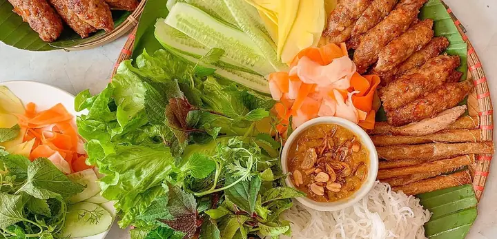 Bánh Tráng Cuốn Thịt Heo Nha Trang 2026: Bí Quyết Chọn Quán Ngon, Giá Cả Mới Nhất & Cách Cuốn "chuẩn Vị" Tại Nhà