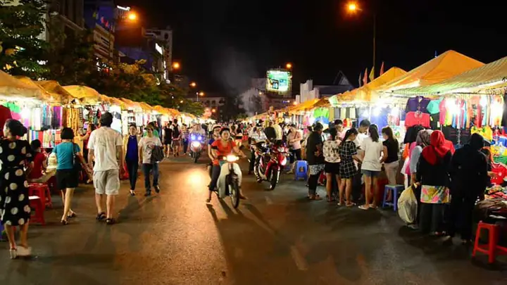 Chợ Bến Thành Ban Đêm 2026: Hành Trình Khám Phá Thiên Đường Ẩm Thực Đường Phố Sôi Động Nhất Sài Gòn Chợ Bến Thành Ban Đêm 2026: Hành Trình Khám Phá Thiên Đường Ẩm Thực Đường Phố Sôi Động Nhất Sài Gòn