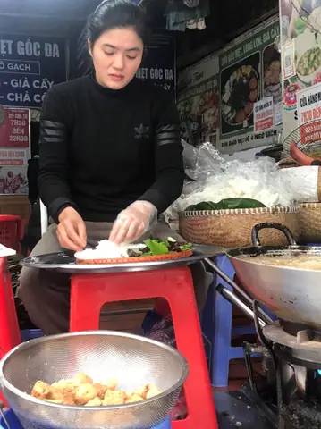 Bún Đậu Gốc Đa Ngõ Gạch: Hương Vị Thời Gian Đứng Yên Tại Tim Sài Gòn Năm 2026