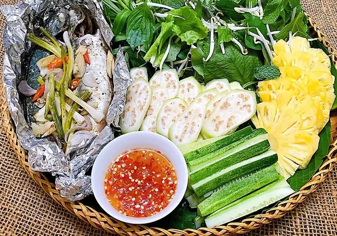 Cá Cam Hấp Cuốn Bánh Tráng: Món Đặc Sản Biển Không Thể Bỏ Qua Năm 2026