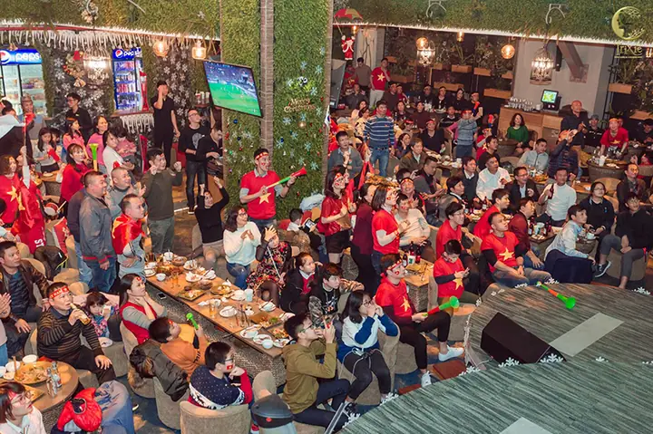 Top 15+ Quán Cafe Bóng Đá Hà Nội 2026: Không Gian Xem Trận "chuẩn Champions League", Menu Ngon, Giá Hời