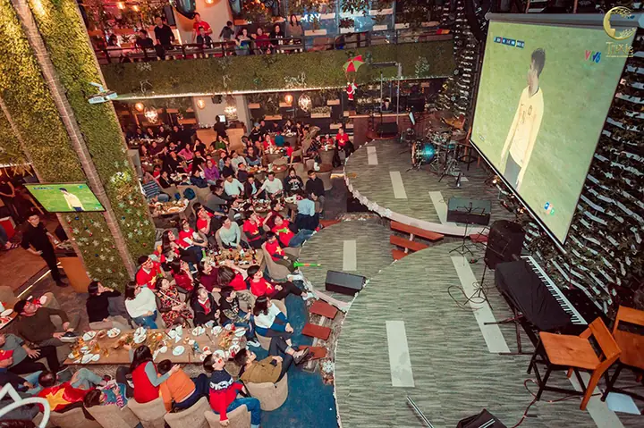 Top 15+ Quán Cafe Bóng Đá Hà Nội 2026: Không Gian Xem Trận "chuẩn Champions League", Menu Ngon, Giá Hời