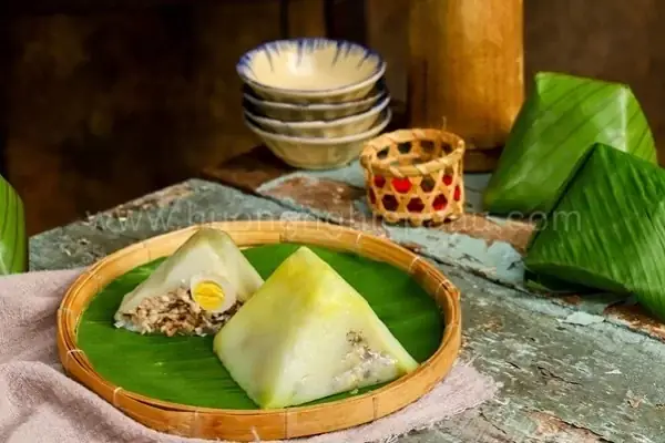 Cách Làm Bánh Tẻ Ngon Tại Nhà Chuẩn Vị Hà Thành: Bí Quyết Vo Bột, Gói Lá, Hấp Chín Mềm Mịn Không Nát Cho Người Mới Bắt Đầu
