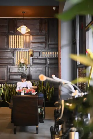 Cafe Cô Ba Sài Gòn Đồng Khởi 2026: Địa Chỉ "check-in" Dinh Dự, Hương Vị Cà Phê Truyền Thống Gây Nhớ Ở Tim Thành Phố