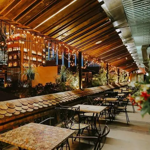 Cafe Cô Ba Sài Gòn Rooftop 2026: Review Chi Tiết Giá Cả, Menu, Không Gian & Trải Nghiệm Thực Tế – Đáng Để Ghé Hay Chỉ "sống Ảo"?