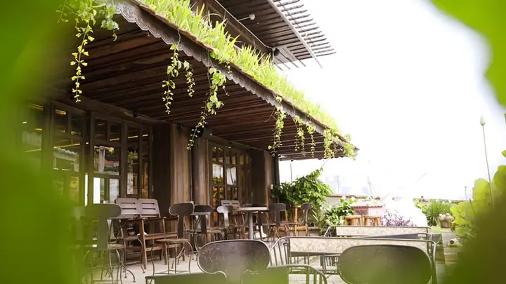 Cafe Cô Ba Sài Gòn Rooftop 2026: Review Chi Tiết Giá Cả, Menu, Không Gian & Trải Nghiệm Thực Tế – Đáng Để Ghé Hay Chỉ "sống Ảo"?