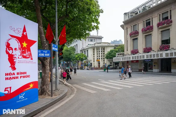 Chỉ Đường Ra Phố Đi Bộ Hồ Gươm 2026: Hướng Dẫn Chi Tiết Tuyến Đường, Điểm Đỗ Xe, Thời Gian Mở Cửa Và Mẹo Du Lịch "chuẩn Không Cần Chỉnh"