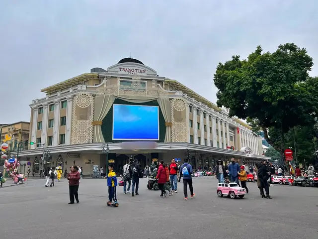 Chỉ Đường Ra Phố Đi Bộ Hồ Gươm 2026: Hướng Dẫn Chi Tiết Tuyến Đường, Điểm Đỗ Xe, Thời Gian Mở Cửa Và Mẹo Du Lịch "chuẩn Không Cần Chỉnh"