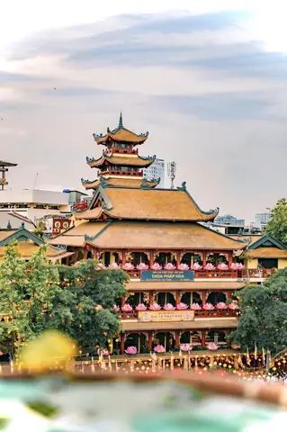 Chùa Pháp Hoa Lê Văn Sỹ: Nét Đẹp Cổ Kính Giữa Sài Gòn Hiện Đại – Hướng Dẫn Du Lịch, Lịch Phật Sự Và Trải Nghiệm 2026