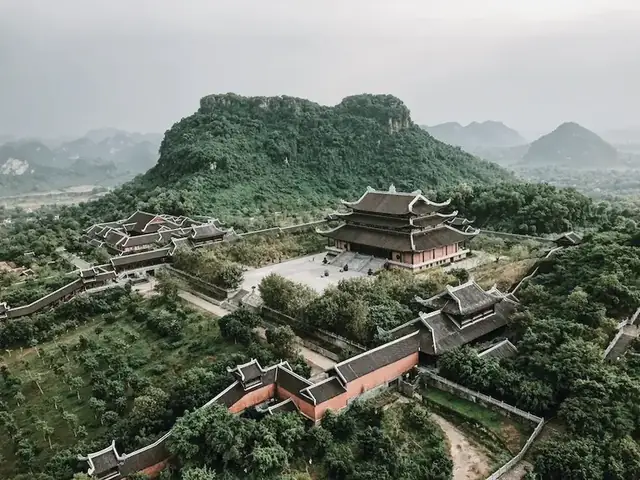 Chùa Yên Tử Thuộc Tỉnh Nào? Toàn Bộ Thông Tin Du Lịch, Lịch Sử Và Hướng Dẫn Đi Lại Chi Tiết Nhất Năm 2026