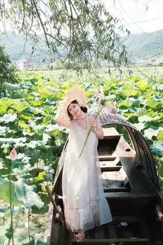 Chụp Ảnh Với Sen Mặc Gì: Hướng Dẫn Chi Tiết Trang Phục, Màu Sắc Và Kiểu Dáng "chuẩn Không Cần Chỉnh" Cho Mùa Sen 2026