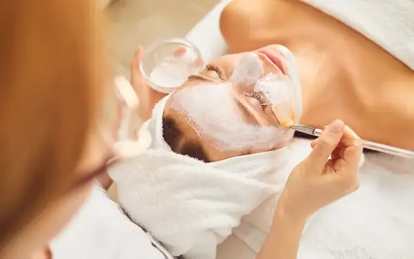 Có Nên Đi Spa Chăm Sóc Da Năm 2026? Phân Tích Sâu, Lợi Ích, Rủi Ro Và Hướng Dẫn Chọn Địa Chỉ Uy Tín