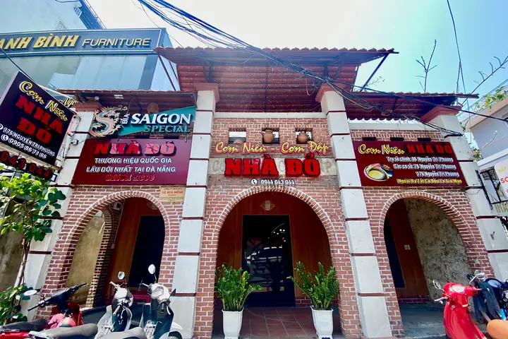 Cơm Niêu Nhà Đỏ Nha Trang 2026: Địa Chỉ "thần Thánh" Giữ Vững Vị Trí Top 1 Ăn Ngon, Giá Hời, Không Thể Bỏ Lỡ Khi Du Lịch Biển Cơm Niêu Nhà Đỏ Nha Trang 2026: Địa Chỉ "thần Thánh" Giữ Vững Vị Trí Top 1 Ăn Ngon, Giá Hời, Không Thể Bỏ Lỡ Khi Du Lịch Biển