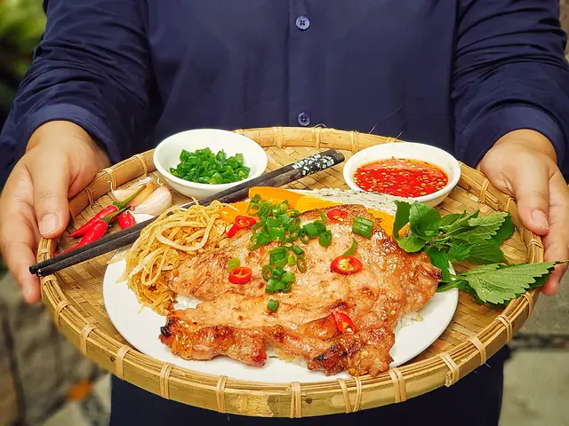 Cơm Tấm Đặc Sản Sài Gòn 2026: Hành Trình Tìm Kiếm Hương Vị "chuẩn Không Cần Chỉnh" Từ Phố Cổ Đến Hiện Đại
