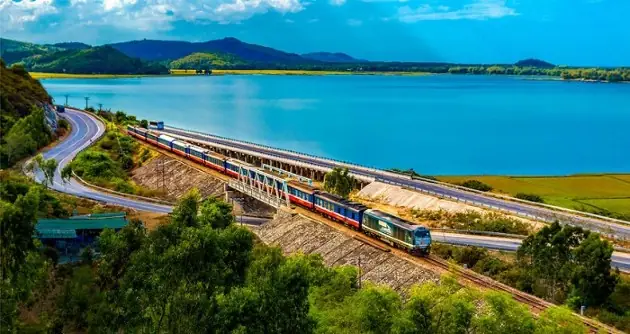 Hướng Dẫn Chi Tiết Các Phương Tiện Đi Nha Trang 2026: So Sánh Giá, Thời Gian & Trải Nghiệm Thực Tế