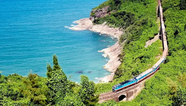Đi Tàu Vào Nha Trang Mất Bao Lâu? Chi Tiết Thời Gian, Lịch Chạy, Giá Vé & Mẹo Du Lịch 2026 Mới Nhất