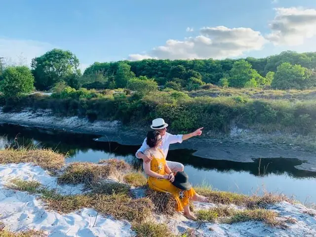 Dòng Sông Đôi Bờ Cát Trắng Quan Lạn 2026: Điểm Đến Thiên Nhiên Kỳ Vĩ Ở Vân Đôn, Giá Tour, Review Và Nên Mua Gì?