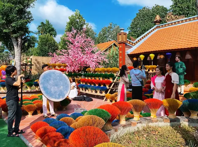 Du Lịch Cần Thơ Dịp Tết 2026: Trải Nghiệm Miền Tây Đầy Hương Vị, Hội Chợ Nổi Cái Răng Sôi Động Và Những Địa Điểm "check-in" Sống Ảo Không Thể Bỏ Lỡ Du Lịch Cần Thơ Dịp Tết 2026: Trải Nghiệm Miền Tây Đầy Hương Vị, Hội Chợ Nổi Cái Răng Sôi Động Và Những Địa Điểm "check-in" Sống Ảo Không Thể Bỏ Lỡ