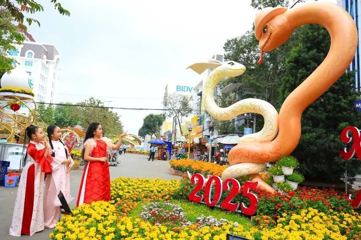Du Lịch Cần Thơ Dịp Tết 2026: Trải Nghiệm Miền Tây Đầy Hương Vị, Hội Chợ Nổi Cái Răng Sôi Động Và Những Địa Điểm "check-in" Sống Ảo Không Thể Bỏ Lỡ Du Lịch Cần Thơ Dịp Tết 2026: Trải Nghiệm Miền Tây Đầy Hương Vị, Hội Chợ Nổi Cái Răng Sôi Động Và Những Địa Điểm "check-in" Sống Ảo Không Thể Bỏ Lỡ