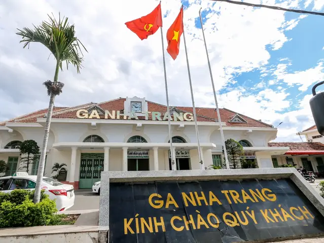 Ga Nha Trang Cách Trung Tâm Thành Phố Bao Xa? Hướng Dẫn Chi Tiết Khoảng Cách, Thời Gian Và Các Phương Tiện Di Chuyển Năm 2026 Ga Nha Trang Cách Trung Tâm Thành Phố Bao Xa? Hướng Dẫn Chi Tiết Khoảng Cách, Thời Gian Và Các Phương Tiện Di Chuyển Năm 2026