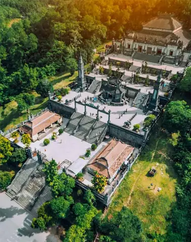 Giờ Mở Cửa Lăng Khải Định 2026: Chi Tiết Lịch Hoạt Động, Giá Vé, Cách Di Chuyển Và Kinh Nghiệm Tham Quan Trọn Vẹn