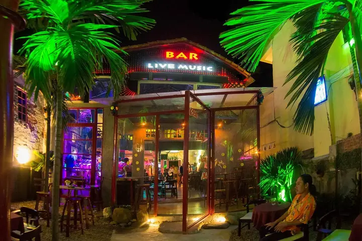 Guitar Hawaii Hội An: Điểm Hẹn Live Music "chuẩn Vibe" Biển Đêm 2026 Không Thể Bỏ Lỡ