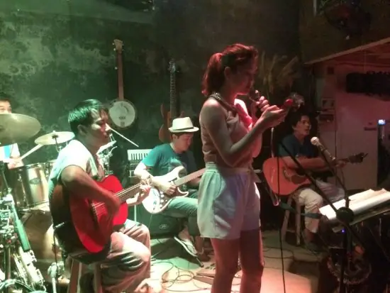 Guitar Hawaii Hội An: Điểm Hẹn Live Music "chuẩn Vibe" Biển Đêm 2026 Không Thể Bỏ Lỡ