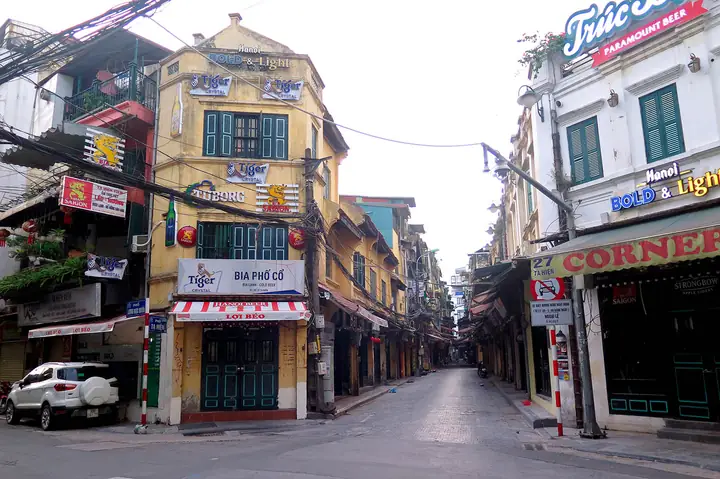 Hình Ảnh Đường Phố Hà Nội 2026: Cảm Nhận Vẻ Đẹp Thời Gian, Từ Lồng Ghép Cổ Tích Đến Năng Động Hiện Đại
